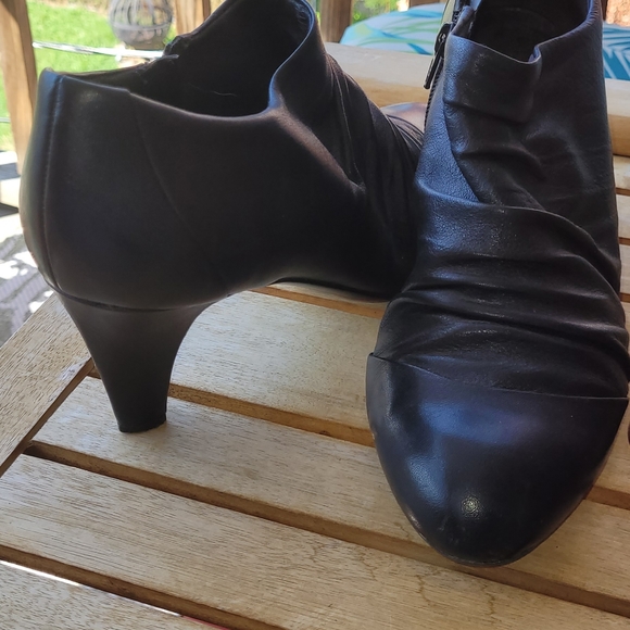 Boots/Booties - Picture 3 of 3